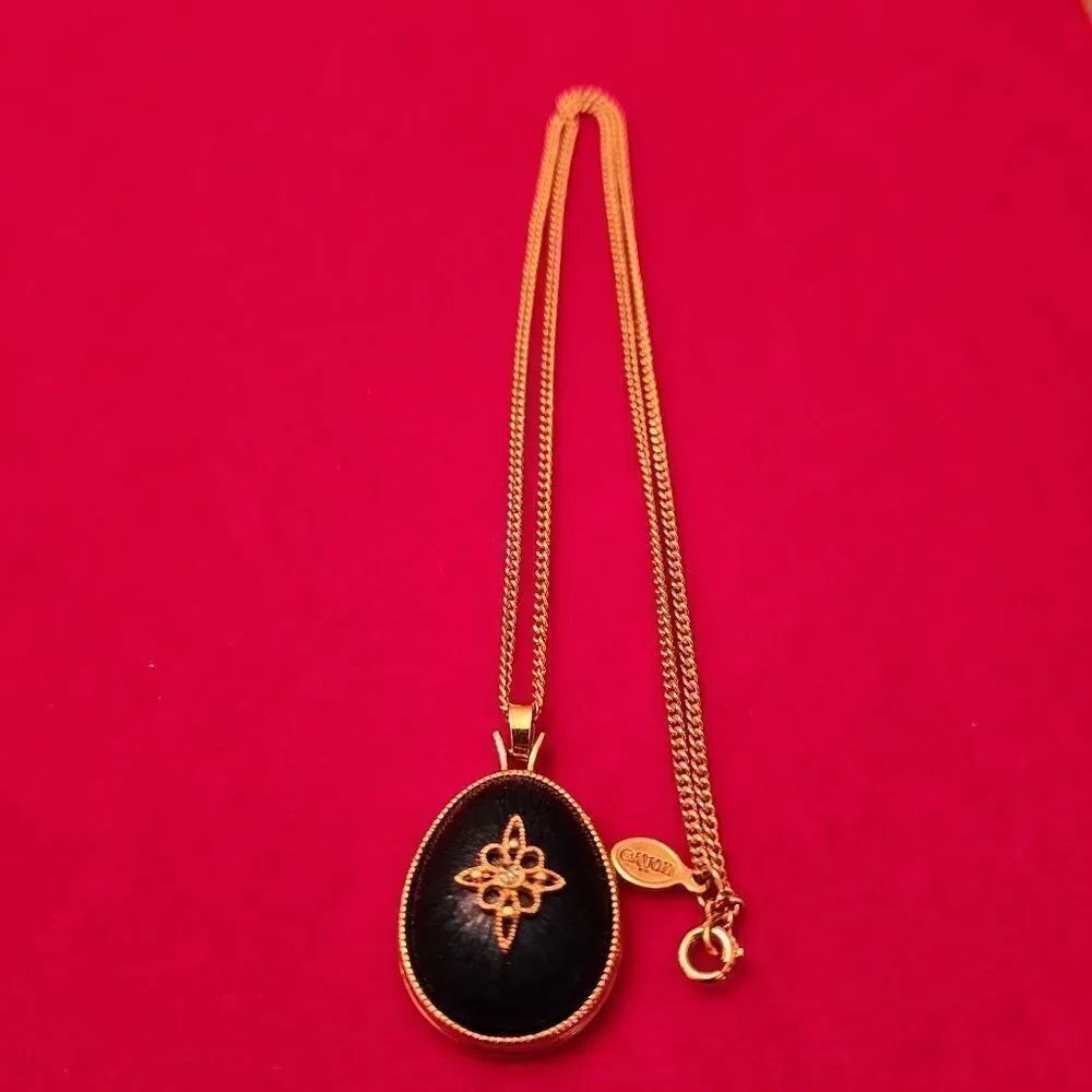 Avon Vintage Signed Gold Plated Blue Egg Pendant & Necklace
